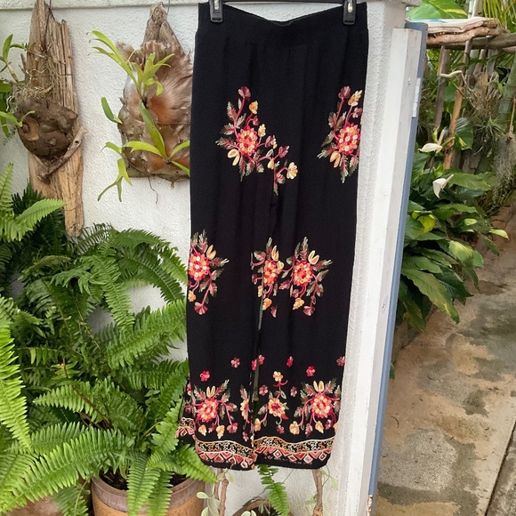 LIV LOS ANGELES Women’s Black Floral Embroidered Wide Leg Boho Style Pants - Picture 1 of 7
